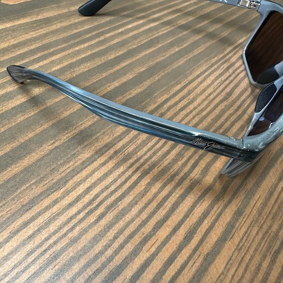 Maui Jim sunglasses onshore - Picture 3 of 7